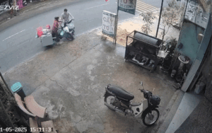 Gã đàn ông vô cớ gây sự với người phụ nữ, xem diễn biến đến đâu phẫn nộ đến đó