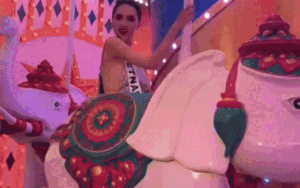 Nhìn Hương Giang đi thi Miss Universe thế này, người hâm mộ hoang mang tột độ!