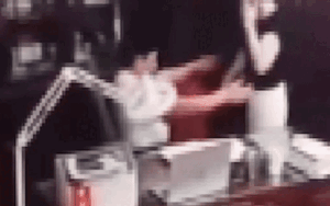 Diễn biến mới vụ lộ clip người đàn ông 'thân mật' với nhiều phụ nữ trong phòng làm việc