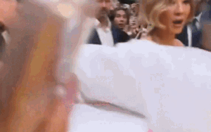 Người đàn ông cưỡng ôm Ariana Grande trên thảm đỏ sự kiện đối mặt án tù