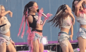 Nữ ca sĩ Việt diễn tại WaterBomb mà cứ ngỡ idol Kpop, danh tính chẳng xa lạ