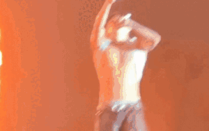 Jay Park điển trai tràn màn hình, vén áo khoe body căng đét trên sân khấu Việt Nam