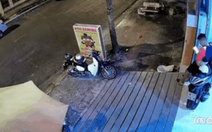 Clip: Thanh niên bất ngờ tông trúng xe người khác, diễn biến tiếp đó mới thực sự gây chú ý