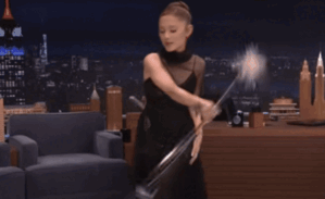 Ariana Grande tái hiện skill múa gậy phép trong Wicked cực mượt, 'chủ xị' Jimmy xem mà há hốc