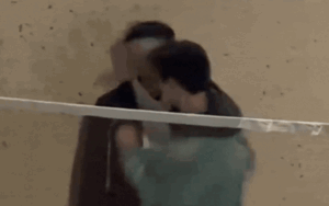 Nam diễn viên nổi tiếng bị bạn diễn 'tác động vật lý' ngã dúi dụi phải nhập viện