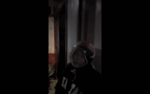 Clip: Gió bão quật bay mái tôn, cả nhà hoảng loạn bật khóc cầu cứu