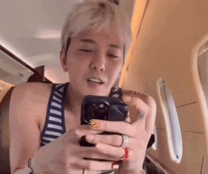 Điện thoại 14 triệu của G-Dragon