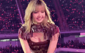 Lisa (BLACKPINK) tiếp tục khiến fan 'đỏ mặt' với mốt mới, táo bạo không kém loạt đồ diễn hở bạo khoe body