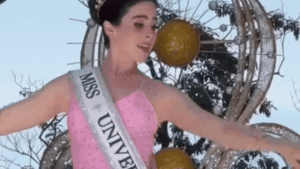Khoảnh khắc nhảy nhót, uốn éo của Miss Universe 2025 gây tranh cãi