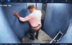 Chuẩn bị bước ra thang máy, người đàn ông gặp sự cố khiến ai xem cũng rùng mình