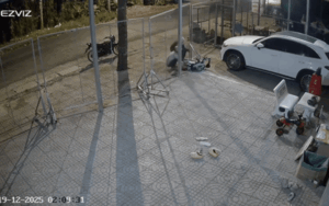 Chủ nhà 'sốc ngang' khi xem lại đoạn camera lúc hơn 2h sáng