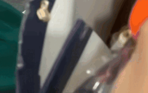 Đoạn clip 17 giây quay cảnh bên trong chiếc túi giấy khiến cả cõi mạng giật mình