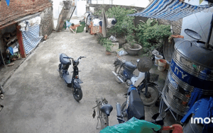 3 đứa trẻ mắc võng nằm chơi ở ngoài cổng, diễn biến tiếp theo khiến gia đình tái mặt