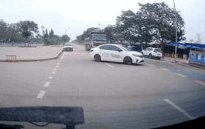 Xe tập lái bất ngờ lao đúng đầu xe, tài xế xe tải phản ứng gây sốt mạng xã hội