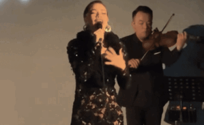 Hồ Ngọc Hà mặc đồ xuyên thấu đi hát, gặp sự cố trước hàng trăm khán giả