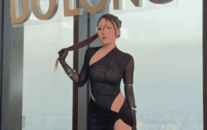 Em gái Trấn Thành diện đầm cắt xẻ táo báo, để lộ chi tiết gây chú ý