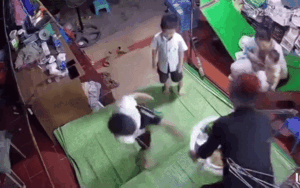 Mới nghỉ hè ngày thứ 2, bé trai khiến cả nhà 'không nói nên lời'