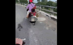 Clip: Cô gái chạy xe máy chở theo một thứ khiến cả phố ngước nhìn