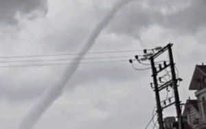 Clip: Vòi rồng hiếm gặp ở Bắc Ninh