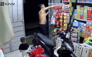 Clip: Khoá cửa đi ngủ mới phát hiện con đang ở ngoài, bố kiểm tra camera mới 'hoàn hồn'