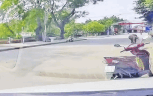Clip: Trâu điên húc gãy xương sườn người phụ nữ ở Thanh Hoá
