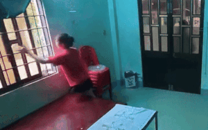 Clip: Cô gái ở nhà một mình, camera ghi lại diễn biến đáng sợ