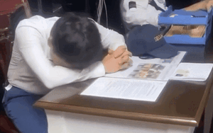 Clip: Nam giảng viên gây tai nạn liên hoàn ở Hà Nội khóc nức nở khi tỉnh rượu