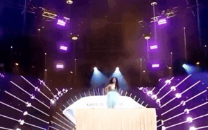 Thử thách đu dây khiến thí sinh hoa hậu ngã từ độ cao 3m, khán giả bàng hoàng