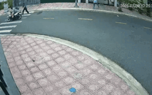 Clip: Chủ nhà giằng co rồi bất lực nhìn tên trộm xe máy tẩu thoát