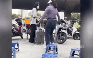 Diễn biến mới nhất vụ người phụ nữ bán trà đá vỉa hè hành xử thô lỗ với cô gái trẻ