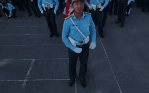 Clip: Đáng yêu phút giải lao của các chiến sĩ tham gia tổng hợp luyện diễu binh dịp 2/9