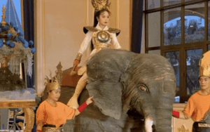 Độc lạ Miss Grand Vietnam 2025: Thí sinh cưỡi voi, mang đoàn múa lân đi thi