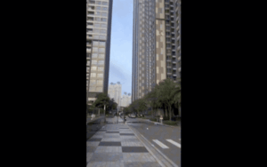 Danh tính thanh niên ném 3 bình nước 20 lít từ tầng 26 xuống đường ở TP.HCM