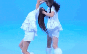 Nhóm nhạc nữ tân binh vừa debut đã gây tranh cãi, vũ đạo kỳ quặc khiến nhiều người lo lắng