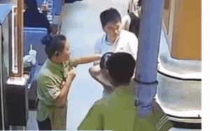 Suýt mất mạng khi đang ăn, người phụ nữ thoát chết nhờ hành động này của bé gái 11 tuổi