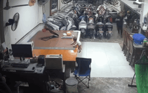 Clip: Để em bé chơi một mình, bố mẹ suýt ân hận bởi diễn biến tiếp theo