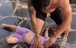 Clip: Thót tim giây phút nam thanh niên 'giành giật' mạng sống cho bé gái bị đuối nước