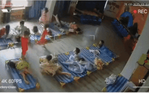 Clip 19 giây của cô giáo và học trò mầm non gây 'bão' mạng xã hội