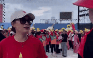 Phản ứng của Đức Phúc khi gặp Mỹ Tâm tại buổi tập luyện diễu hành, diễu binh