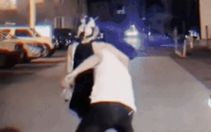 Vô tình xem clip bế người yêu bằng một tay trên Tiktok, vợ phát hiện nam chính là... chồng mình