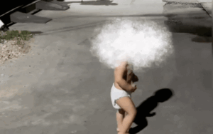 Clip: Bé gái 3 tuổi đi lang thang giữa đêm, sự thật sau đó khiến triệu người bàng hoàng