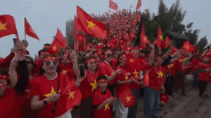 Rực rỡ cờ đỏ sao vàng, đỉnh Fansipan vang tiếng hát mừng đại lễ A80