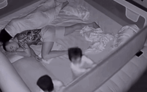 Clip: Cặp vợ chồng say giấc, xem lại camera phòng ngủ mới thấy điều bất ngờ