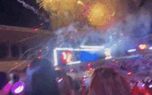 Hai khán giả bị pháo hoa bắn vào người khi đi xem ca nhạc