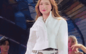 Hoà Minzy gặp 'sự cố' trên sân khấu, một chi tiết gây dậy sóng