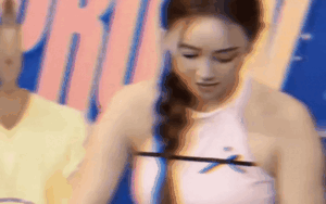 Quỳnh Kool lộ rõ thân hình tròn trịa qua cam thường