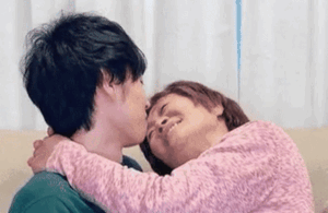 Chàng trai 23 tuổi hẹn hò bà cụ 83 tuổi gây tranh cãi dữ dội