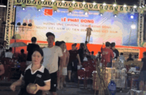 Xôn xao nam ca sĩ Việt đi hát hội chợ, khán giả đồng loạt đứng dậy bỏ về