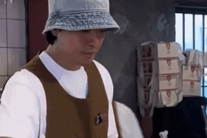 Xôn xao nam diễn viên mắc bệnh hiếm, bị bắt gặp làm việc trong quán cà phê