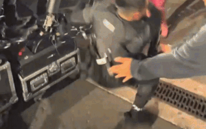 Nhân viên quay phim té bật ngửa khi làm việc, nữ ca sĩ có hành động gây tranh cãi